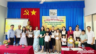 Tien Giang: Ceremonia de entrega de premios del Concurso de Fotografía Hermosa 2025 con el tema "Leer libros en familia conecta el amor".