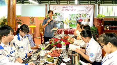 អ្នកនិពន្ធ Do Van Minh ចាប់ផ្តើមសៀវភៅ និងរឿងពីរដំបូងរបស់គាត់។