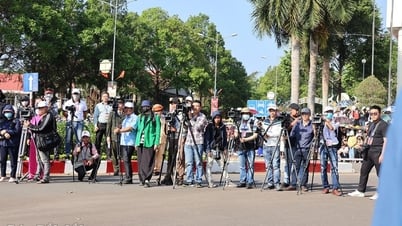 Báo chí và câu chuyện… làm kinh tế