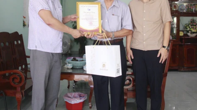 Rindiendo homenaje a generaciones de periodistas con motivo del centenario del Día de la Prensa Revolucionaria de Vietnam