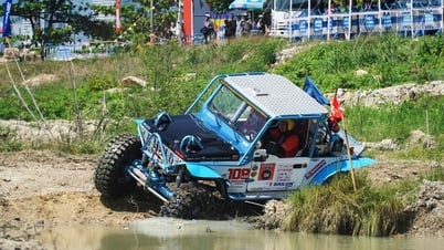 Mit dem Geländewagen Hänge erklimmen, am Strand von Nha Trang waten