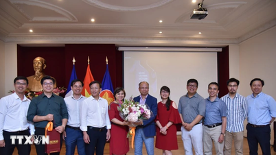 Báo chí Việt Nam tại Pháp - viên gạch lặng lẽ góp phần xây nên ngôi nhà tin tức