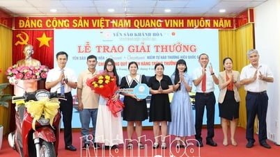 Die Khanh Hoa Salanganes Nest Company verlieh dem Kunden, der die Auszeichnung „Khanh Hoa Salanganes Nest Sanest Sanvinest – Stolz der nationalen Marke 2025“ gewonnen hatte, den dritten Preis.