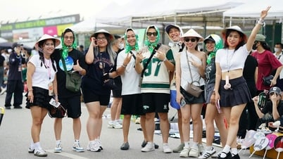 Fan Việt thuê xe sang quảng bá G-Dragon khắp Hà Nội, có người đòi theo về Hàn