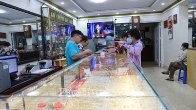 Gold prices fluctuate continuously, many gold shops are deserted