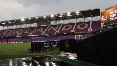 Trận đấu thứ tư ở FIFA Club World Cup phải tạm ngưng vì... sợ sét đánh