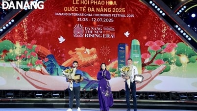 Lắng đọng màn trình diễn của hai 'ông lớn' làng pháo hoa châu Âu