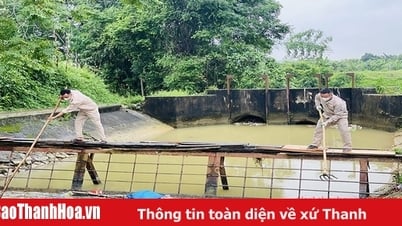 沈黙する人々は川を美しくし、水源を浄化する