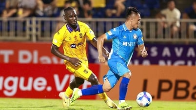 V-League vòng ‘hồi hộp’: Sóng gió miền Trung, khó lường cuộc chiến tay ba