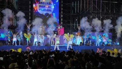 Mit der freudigen Eröffnung des Festivals lädt Da Nang Touristen ein, den Sommer zu genießen
