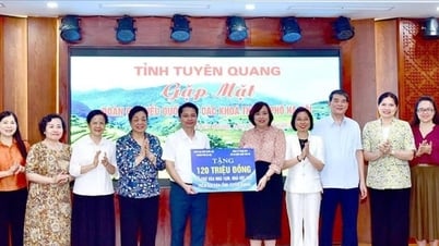 Đoàn đại biểu Quốc hội Hà Nội phối hợp trao hỗ trợ xóa nhà tạm tại tỉnh Tuyên Quang