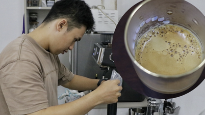 Độc lạ cà phê thủy nướng ở TP.HCM: Thức uống lạ miệng, còn chiết xuất làm… nước hoa