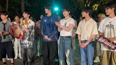 韓国の音楽グループがホアンキエム湖周辺でG-DRAGONと共演