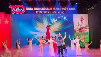 រីករាយជាមួយកម្មវិធីសិល្បៈពិសេស លើកតម្កើងសារព័ត៌មានបដិវត្តន៍វៀតណាម