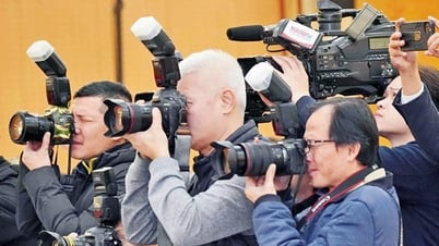 Những người “kể chuyện cách mạng”