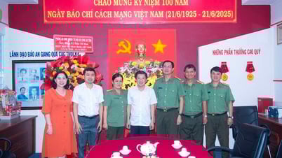 Phòng An ninh chính trị nội bộ thăm, chúc mừng Ngày Báo chí cách mạng Việt Nam (21/6/1925 - 21/6/2025)