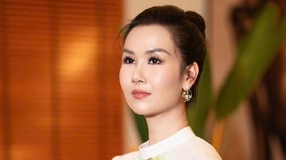 Vo Ha Tram and Dong Hung reunite on Hanoi stage after the song with billion views