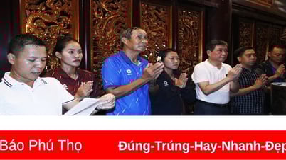 Đội tuyển nữ Việt Nam dâng hương tưởng niệm các Vua Hùng