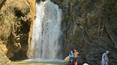 Khám phá vẻ đẹp hoang sơ thác nước 3 tầng ở Kỳ Sơn