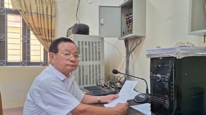 "Old farmer" has been a "talking journalist" in the village for over 40 years