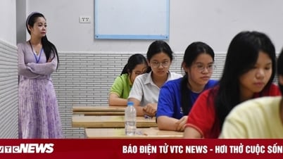 Eine spezialisierte High School in Hanoi verzögert die Bekanntgabe der Prüfungsergebnisse der 10. Klasse