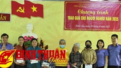 ចែកអំណោយចំនួន២០គ្រួសារ ដល់គ្រួសារក្រីក្រ និងជួបការលំបាក