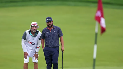 Caddie của nhà vô địch US Open: Chuyên nghiệp đến phút cuối!