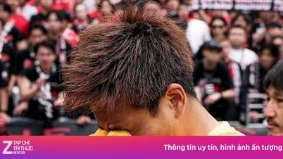 Японские игроки плачут после вылета из клубного чемпионата мира по футболу