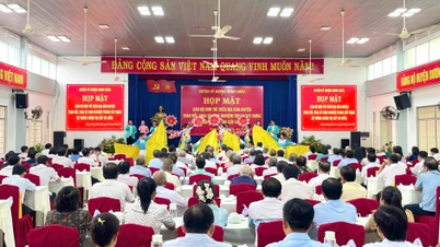District de Duong Minh Chau : Rencontre avec des fonctionnaires retraités, échange d'expériences sur la construction d'un nouveau système politique au niveau de la commune
