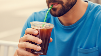 Experts show how to drink coffee well without worrying about yellow teeth