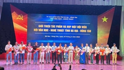 การแนะนำผลงานใหม่สู่สาธารณะ