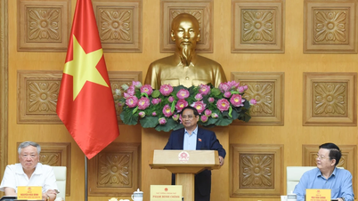 [写真] ファム・ミン・チン首相、建国80周年を記念した国家功績展の開幕式を開催