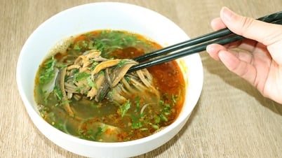 Chủ cửa hàng treo biển “xin bớt một con lươn” để không tăng giá đồ ăn