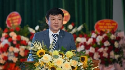 Giám đốc Đại học Thái Nguyên được vinh danh tại Chương trình Vinh quang Việt Nam