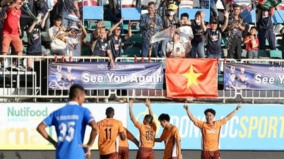 Dung Quang Nho가 골을 넣어 HAGL에 작별 인사를 전했고, Quang Nam Club은 간신히 강등을 면했습니다.