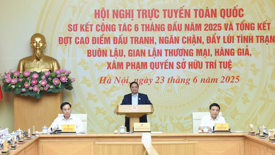 [Photo] Prime Minister Pham Minh Chinh chairs the national online conference on combating smuggling, production and trade of counterfeit goods.