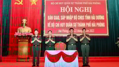 Handover and merger of Hai Duong Provincial Military Command to Hai Phong City Military Command