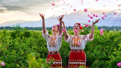 Lễ hội hoa hồng Bulgaria - Sắc hương quyến rũ của xứ sở hoa hồng