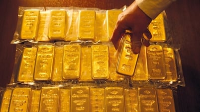 لماذا من المتوقع أن ينخفض ​​سعر الذهب العالمي بشكل حاد إلى 96 مليون دونج/تيل؟