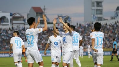 Không cá nhân nào lớn hơn tập thể