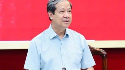 Bộ trưởng GD-ĐT: Dạy học thoải mái sáng tạo, coi thi 'cứ đúng quy định mà làm'