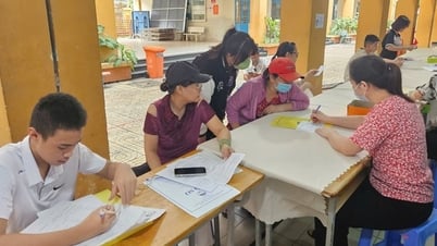 Có điểm thi lớp 10, phụ huynh tìm "kế hoạch B" cho con