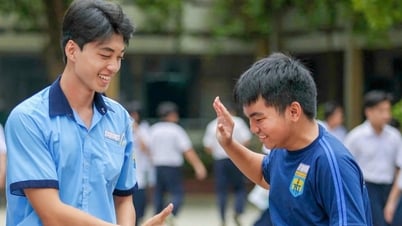 Vượt chuyên toán, chuyên sinh lên top đầu điểm chuẩn 2 trường chuyên TPHCM