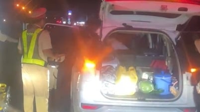 CSGT giúp đỡ tài xế ôtô bị hôn mê đi cấp cứu kịp thời