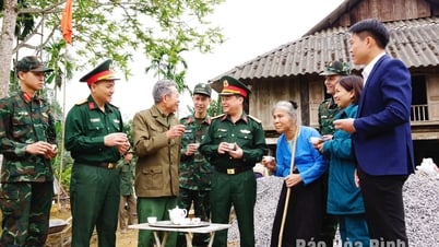 Die Streitkräfte der Provinz Hoa Binh schließen sich zusammen, um provisorische und baufällige Häuser zu beseitigen