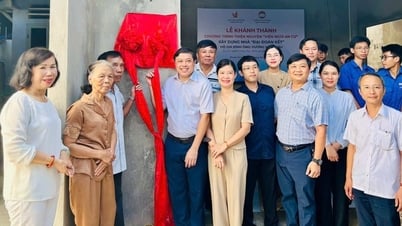 Trao nhà cho gia đình có hoàn cảnh khó khăn