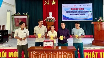 Centro de Protección Social y Trabajo Social de la provincia de Khanh Hoa: Sorteo para otorgar premios a las personas que participan en el proyecto para acceder a iniciativas sobre servicios de salud mental.