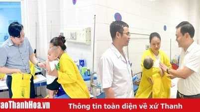特別な状況にある子どもたちに1,600缶以上のミルクが配られました。