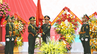 General Phan Van Giang nahm an der Zeremonie teil und leitete sie, um die Entscheidung zur Zusammenlegung und Reorganisation der lokalen Militärbehörden der Militärregion 2 bekannt zu geben.