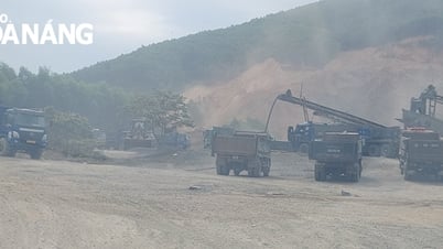 Нехватка строительного камня, грузовики скопились в карьере